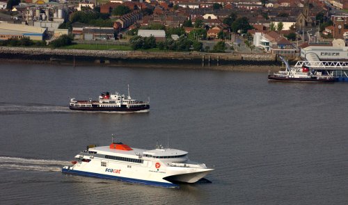 C090-080 Liverpool UNESCO World Heritage Site The cat and 2 ferries Guy Woodland 1989-2011
