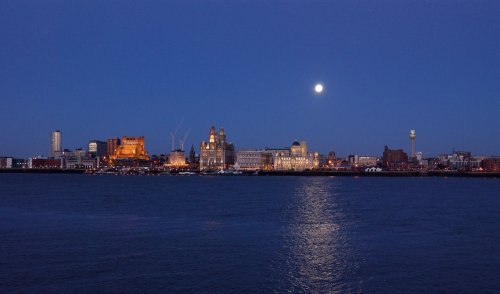 C123-007 Liverpool UNESCO World Heritage Site Liverpool Waterfront Moon rise and cranes Guy Woodland 1989-2011